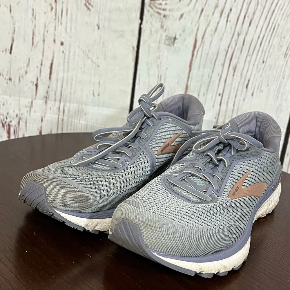 Brooks Gray Women’s Athletic Shoes Breathable Mesh Cushioned Midsole 10.5 GUC